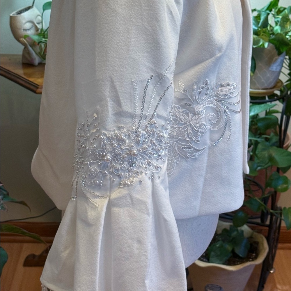 Elegant Women's White XXL Jacket with Pearl Detailing Flare Sleeves Embroidered - Picture 4 of 15